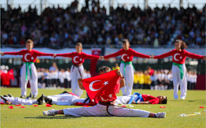 Aliağa, Cumhuriyetin 101. Yılında Atatürk Stadında Buluştu