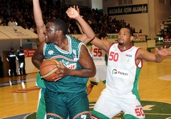 Aliağa Evinde Yenildi 90 -73