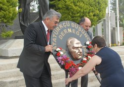 19 mayıs Çelenk koyma Töreni 