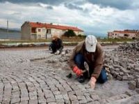 Dikili’de Cadde Ve Sokaklara Altın Dokunuşlar